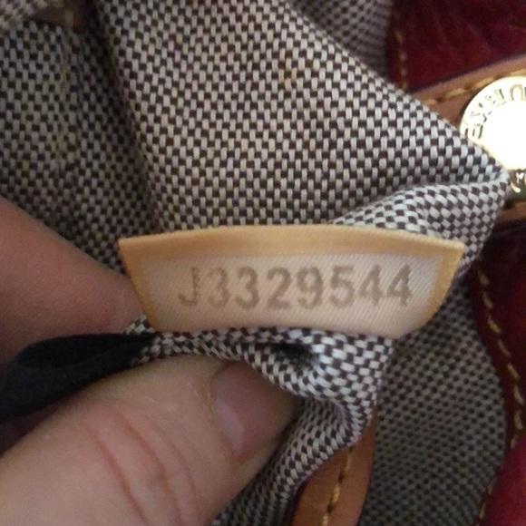 Dooney & Bourke Red Large Handbag with matching Makeup Bag - Picture 13 of 14